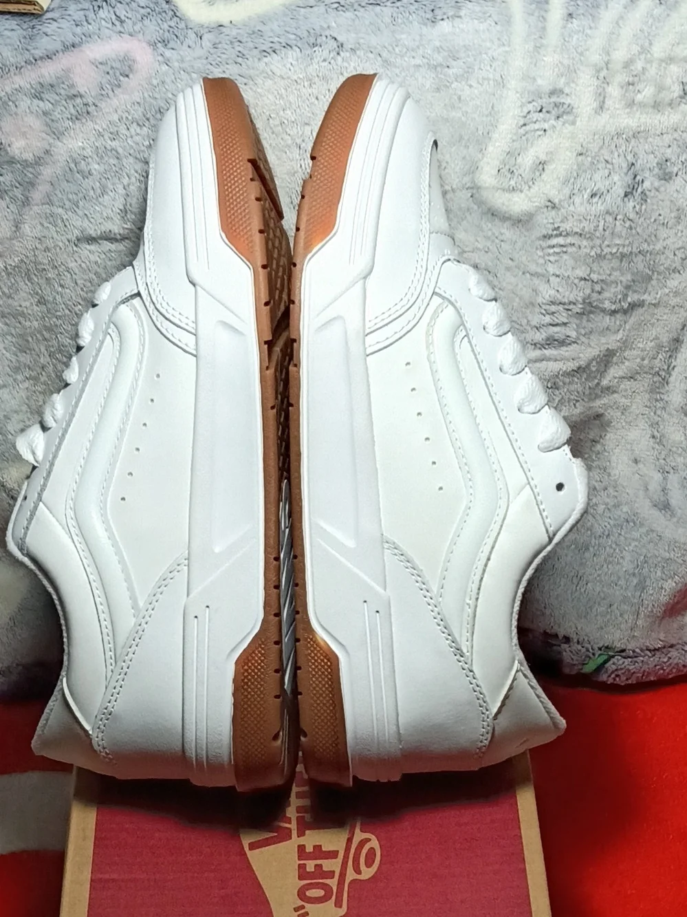 Vans Hylane White / Gum Mens Size 8.5 / Womens 10 VN000D1J9DH Brand New with Box